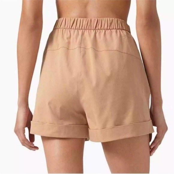Lululemon Practical Play Short 3.5" 2 XS Beech Wood tan khaki pull on travel - Picture 4 of 11